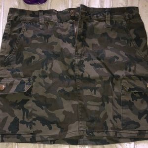 Camo mini skirt